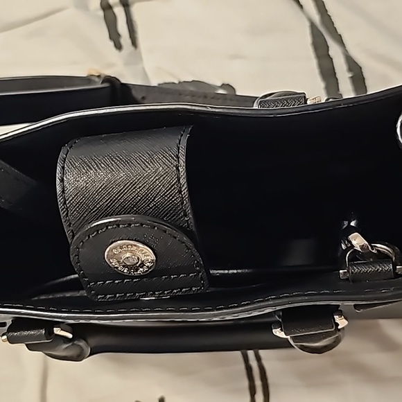 Small, black Michael Kors bag in Great Condition like New ! - Picture 2 of 4